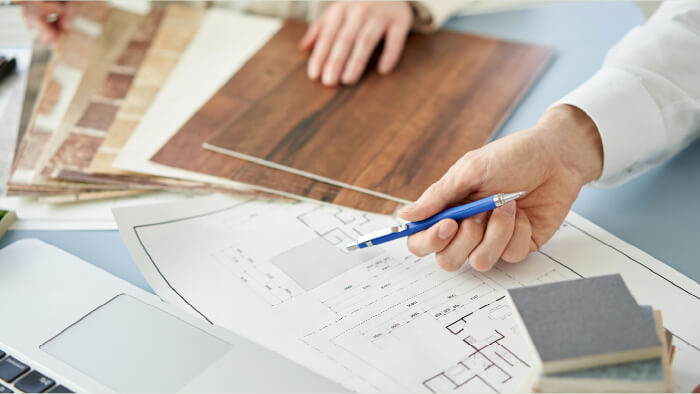 現場の「品質」を厳格に守るイメージ